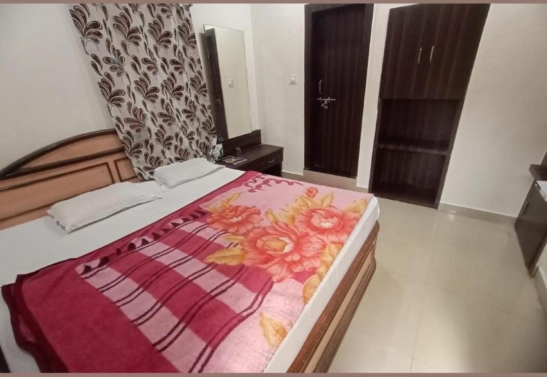 Hotel Paradise Stays Pachmarhī المظهر الخارجي الصورة
